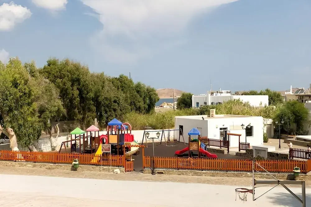 Naousa Center Living