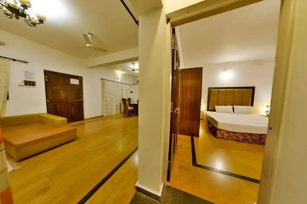 6bhk Villa With Private Pool and Fountain