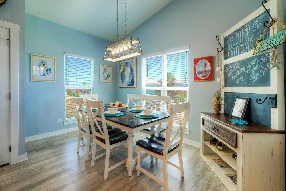 Family-friendly Beach Home Bbq, Patio & Fire Pit & Mins to Beach Bottoms Up by Avantstay
