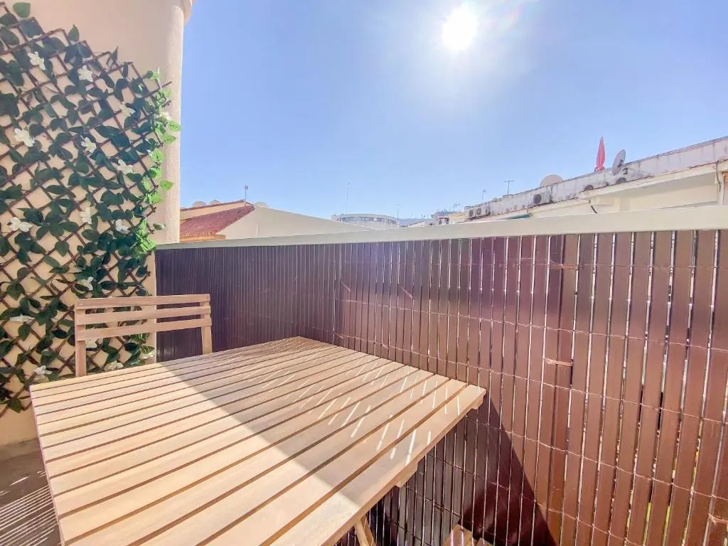 ¡Relax, terraza y wifi! A 50m de la playa