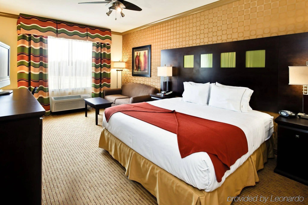 Holiday Inn Express Hotel & Suites Dallas South - DeSoto by IHG