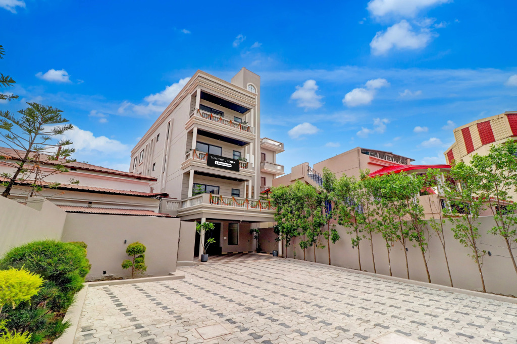 Super Townhouse Oak FRI Dehradun Formerly Hotel EL Portrait