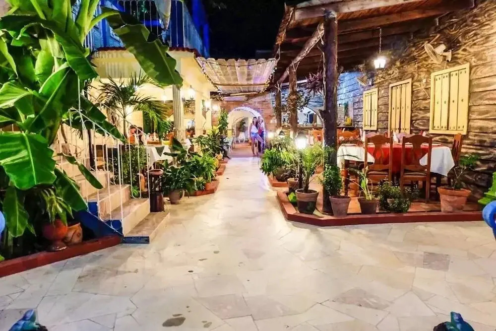 BR& Hostal Restaurante Tropical Caribe