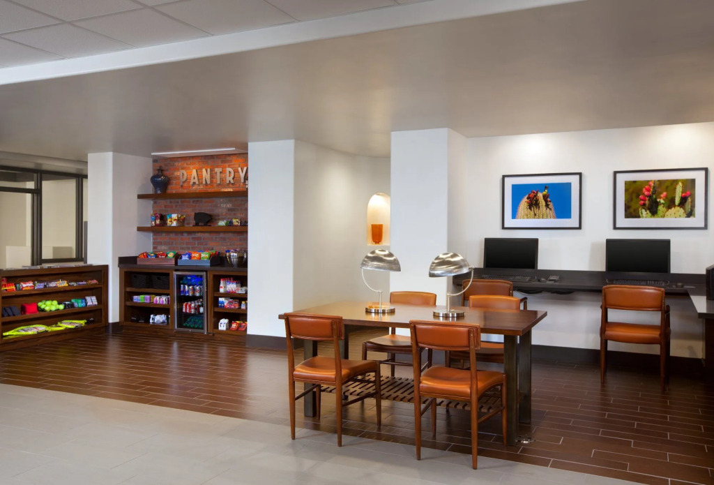 Four Points by Sheraton Phoenix South Mountain