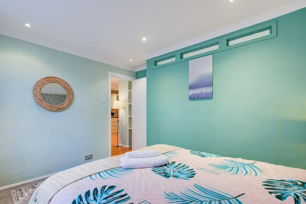 2-bedroom Private Independent Flat- Central London
