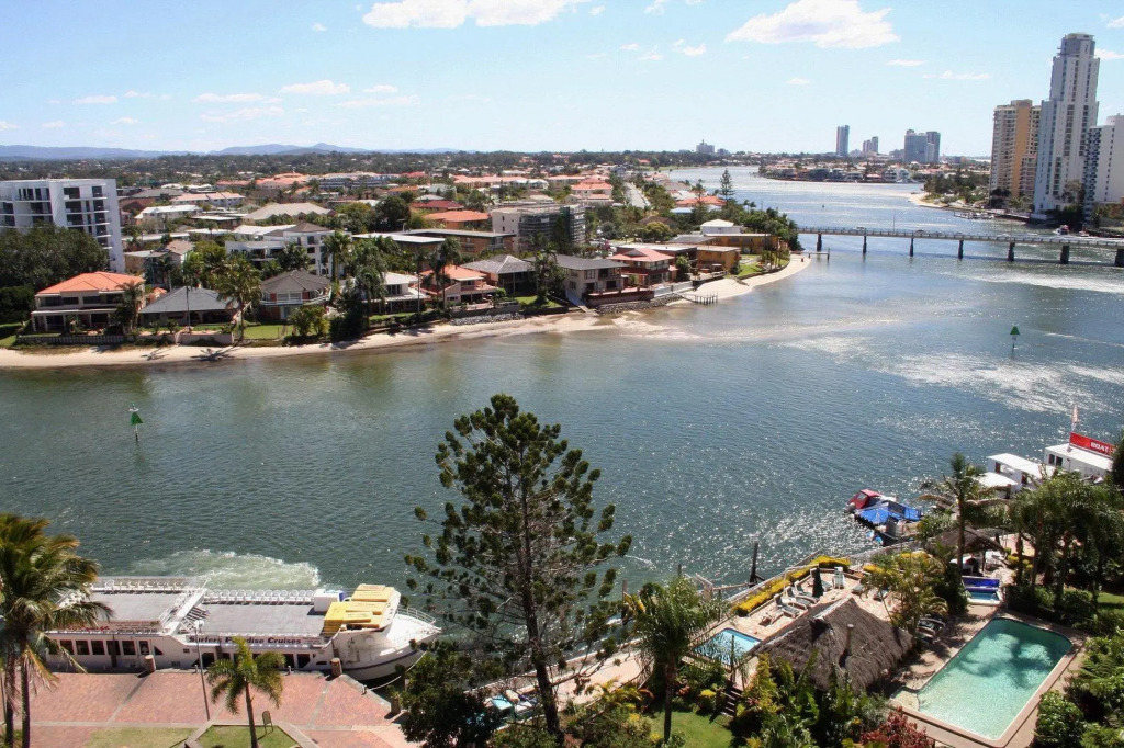 Tiki Hotel Apartments Surfers Paradise