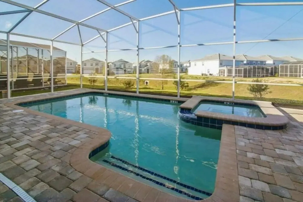 8912 Amazing Spacious Home