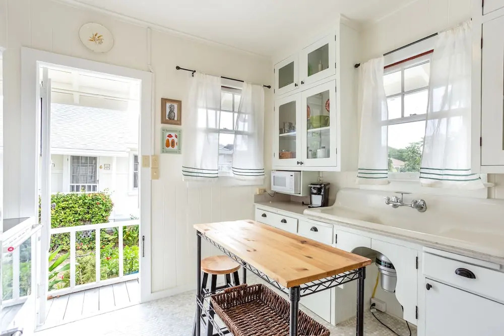 Upgraded 2br W/ Diamond Head Views - Walk To Beach 2 Bedroom Cottage