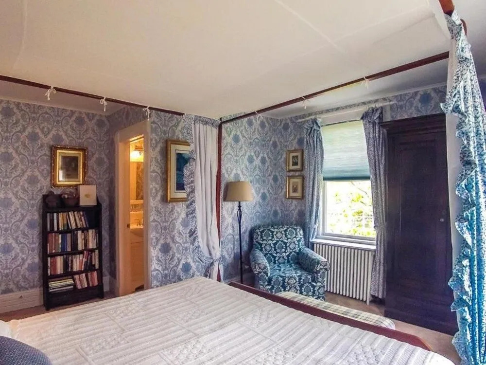 Harbor Knoll Bed and Breakfast