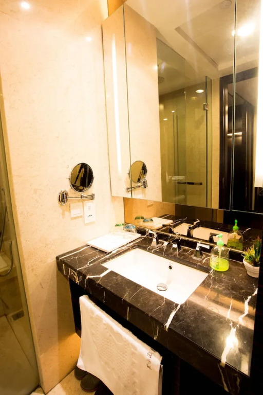 Wanlong Apartment Pazhou Branch