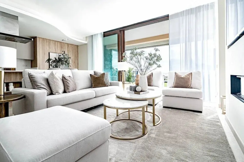 LO - Luxury 3 Bedroom Apartment , Stunning Views