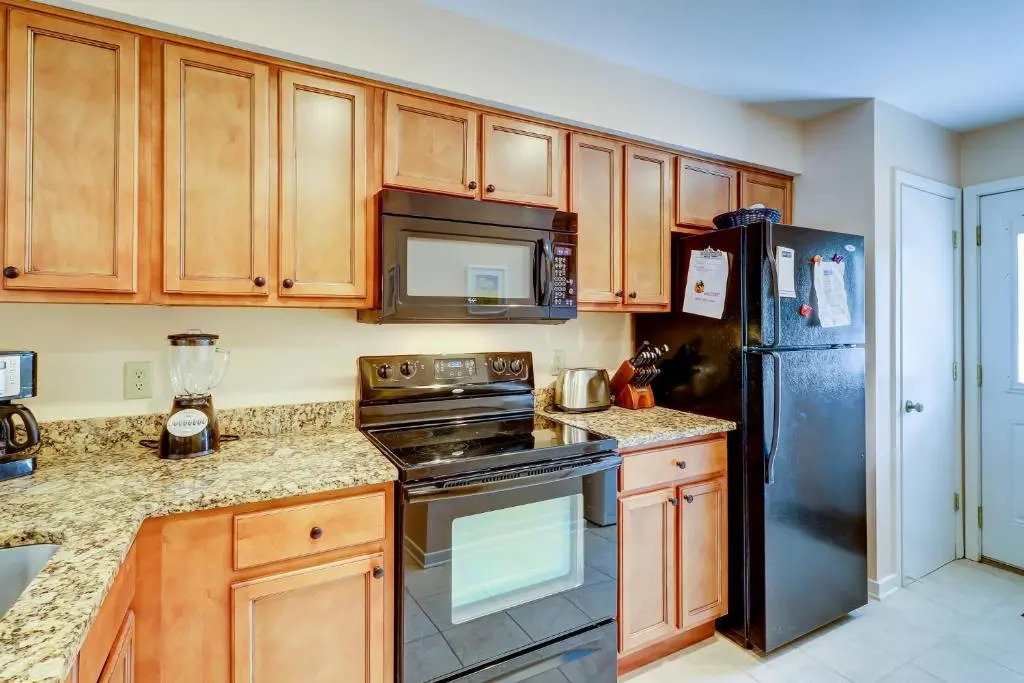 82 Courtside 2 BR Forest Beach Condo