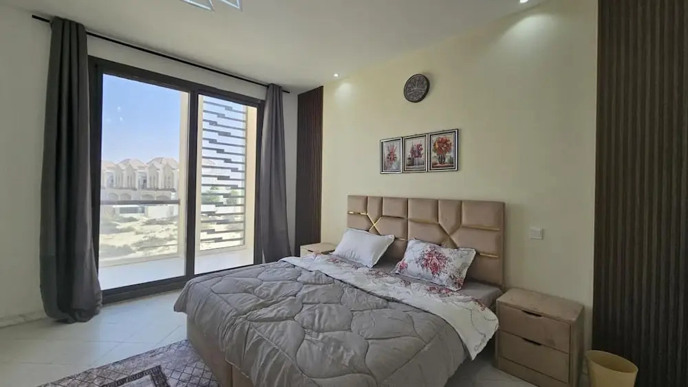 Elegant 2-Bed Villa Hall, G1