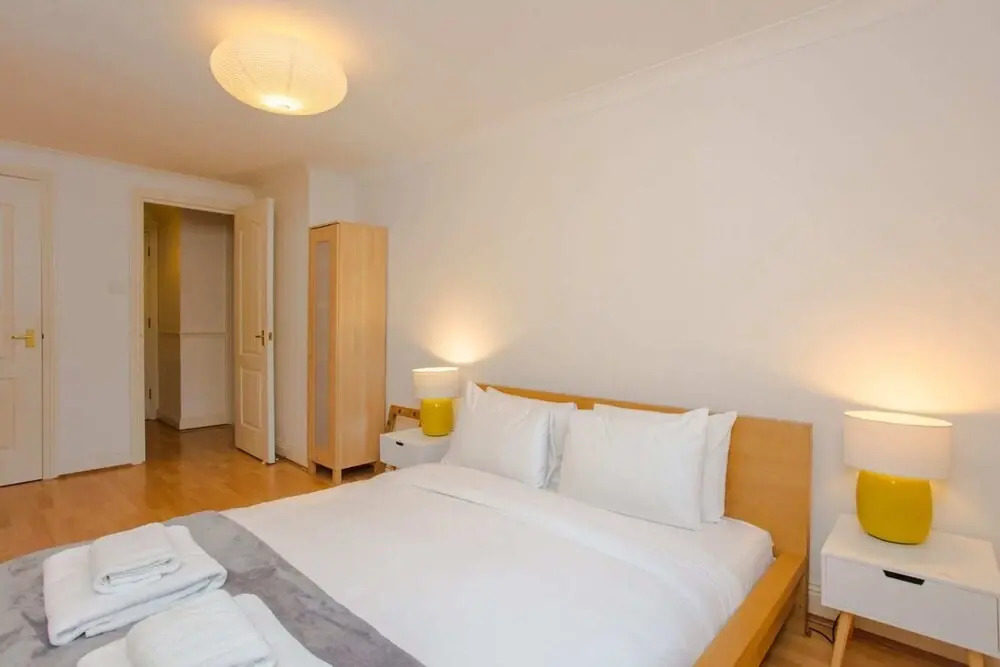 Contemporary 1 Bedroom Flat in Camberwell Oval