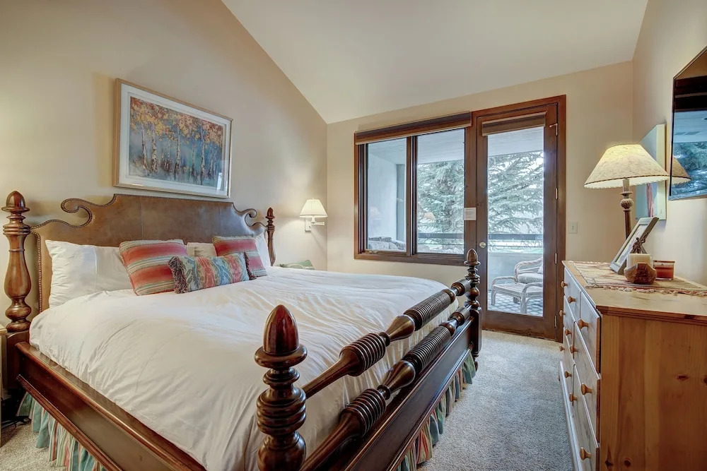 2br Condo In Arrowhead Village - 5 Minute Walk To Chairlift, Mountain Views! 2 Bedroom Condo by RedAwning