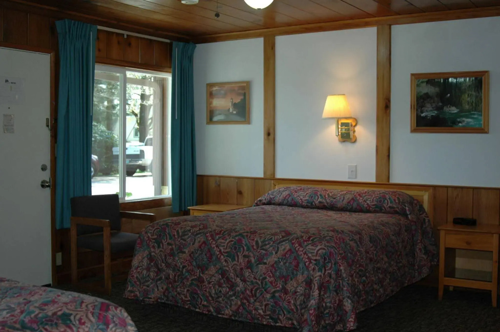 Park Motel and Cabins