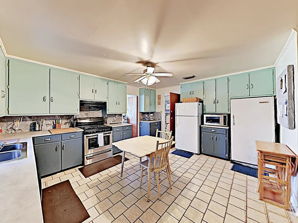 Private Beach Direct Water Views 4BR by RedAwning