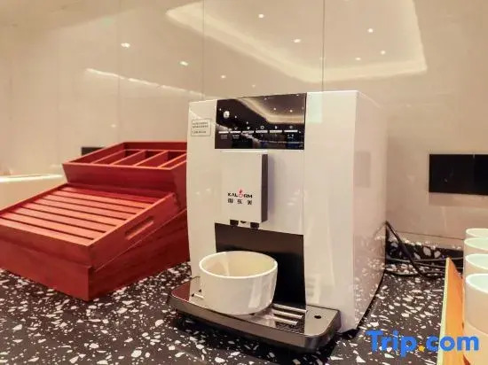 Qingmu Platinum Hotel (Anderle Building, Dongfeng Road, Chaohu)