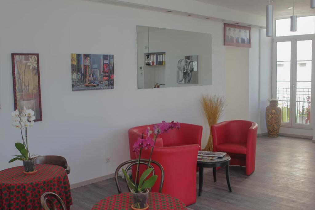 Hotel Flots dAzur Promenade des Anglais