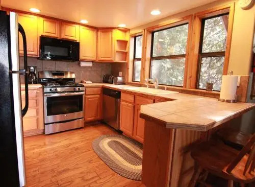 Tree House Lodge