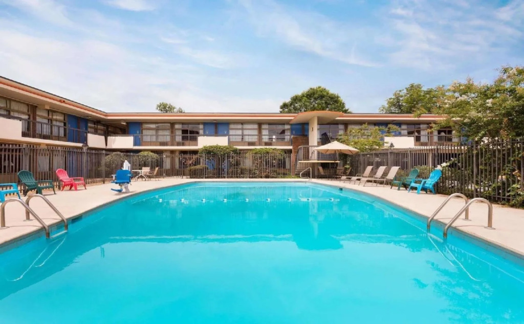 Howard Johnson Inn And Suites Columbus