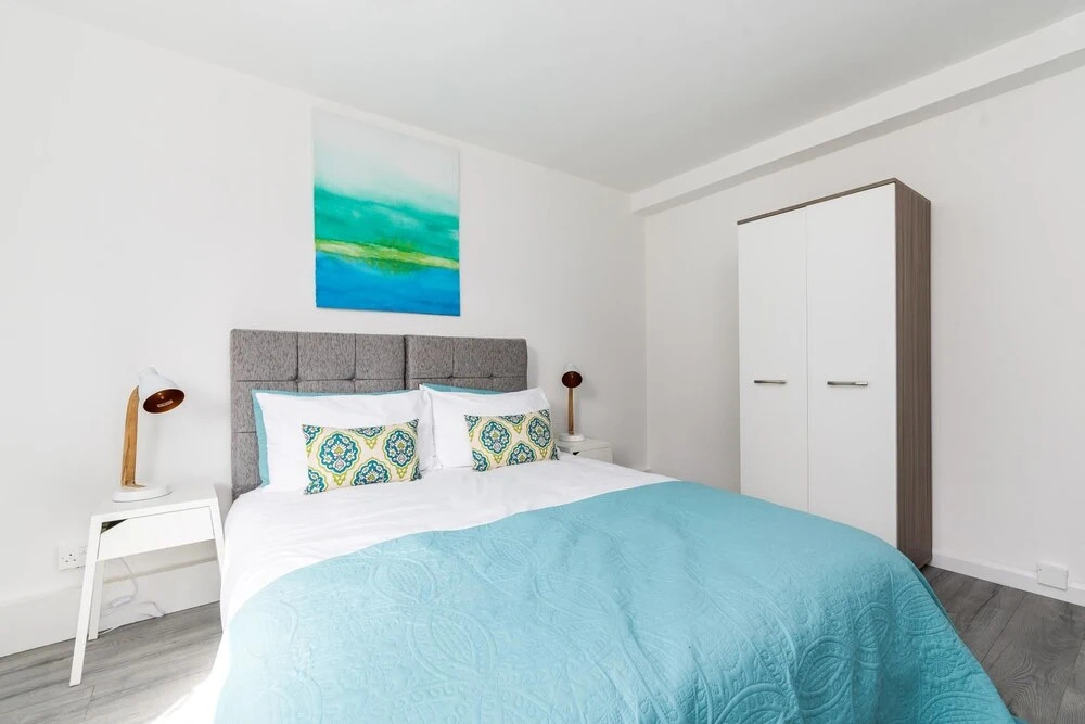 NEW Fantastic 4BD House Well Connected to City!