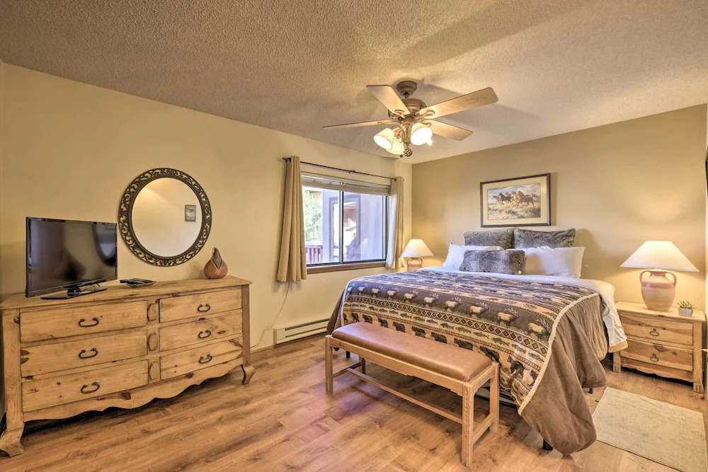 Cozy Pagosa Condo: Stunning Mountain & Lake Views!