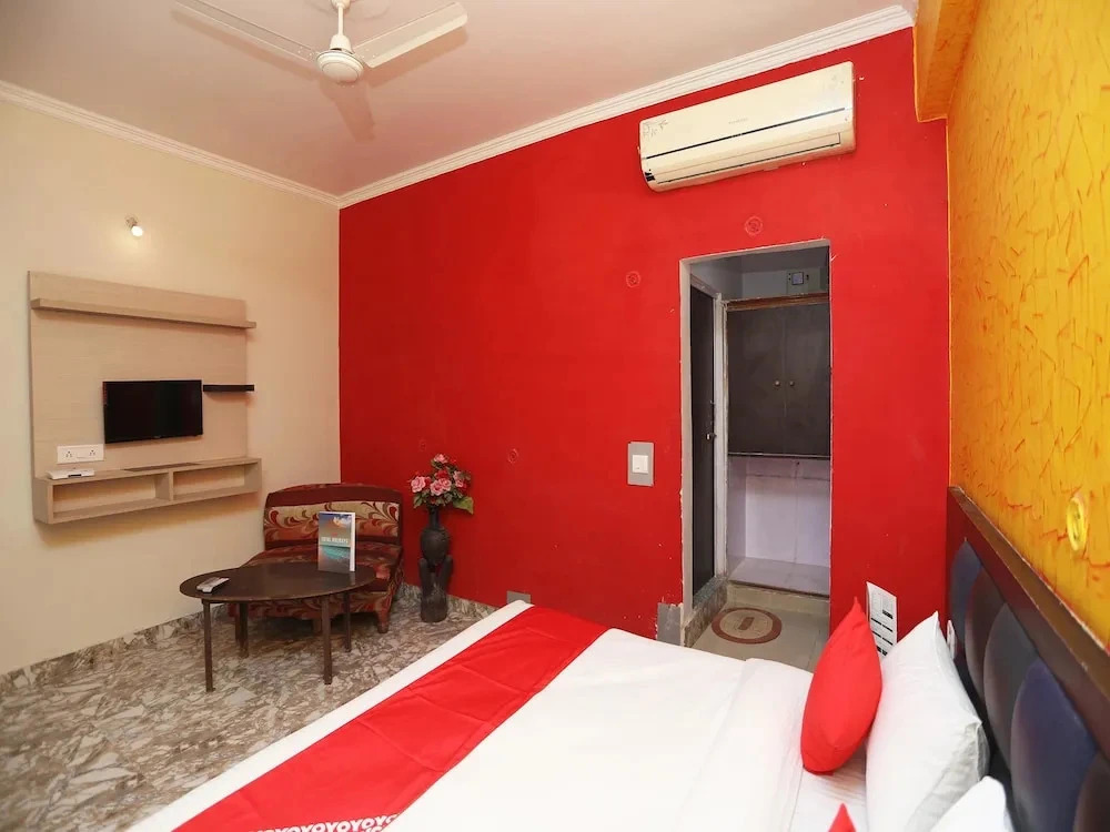 Royal Palace by OYO Rooms