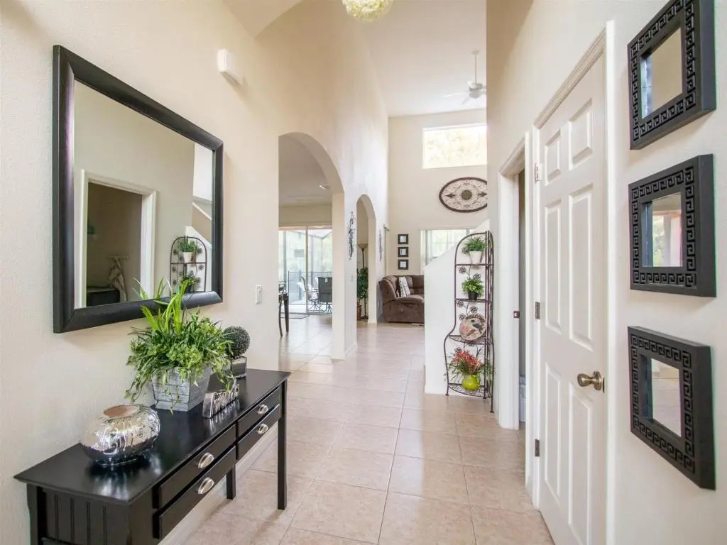 Luxurious With Privacy In 5 Bedroom With Private Pool By Florida Dream Homes