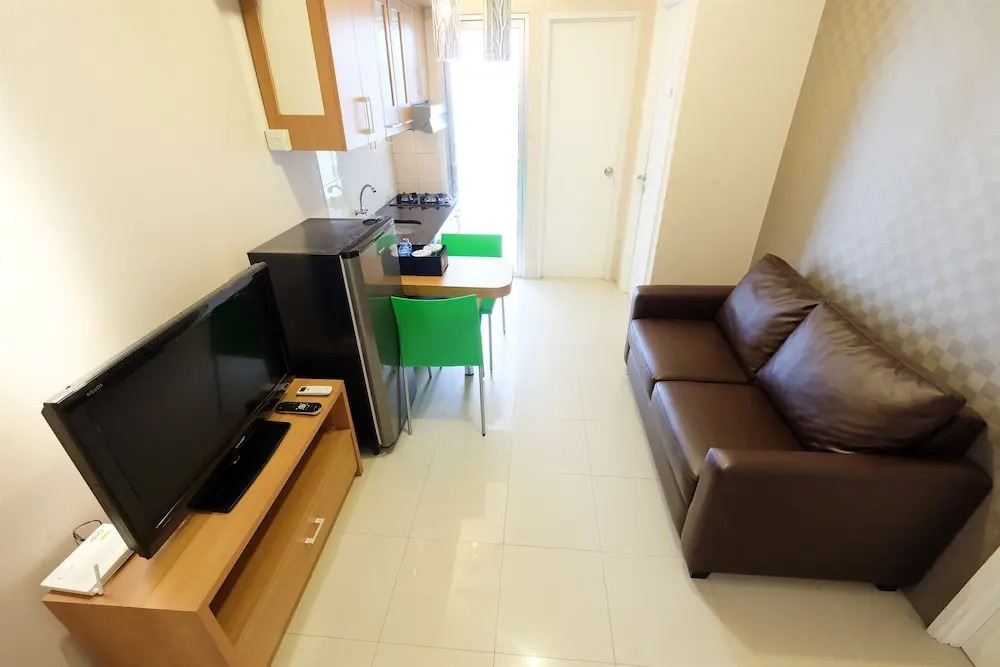 Comfy Green Palace Kalibata Apartment
