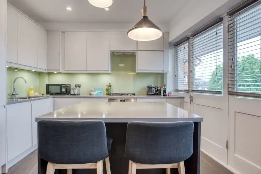 Lovely 2bed 2bath W/balcony in London Bridge, London
