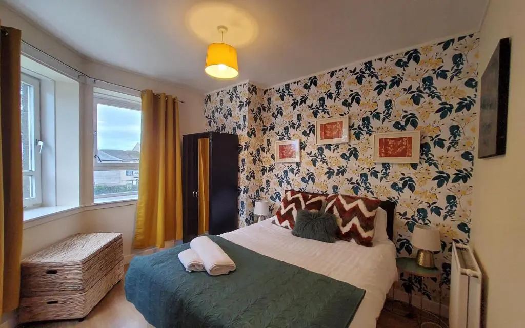 Sensational Stay Serviced Accommodation Aberdeen 4 Bedroom Apt - Bedford Avenue