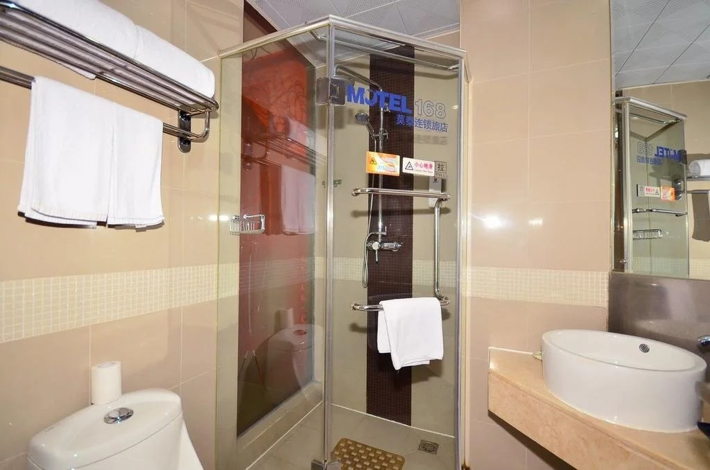 Motel Wuhan East Xihu Qixiong Road