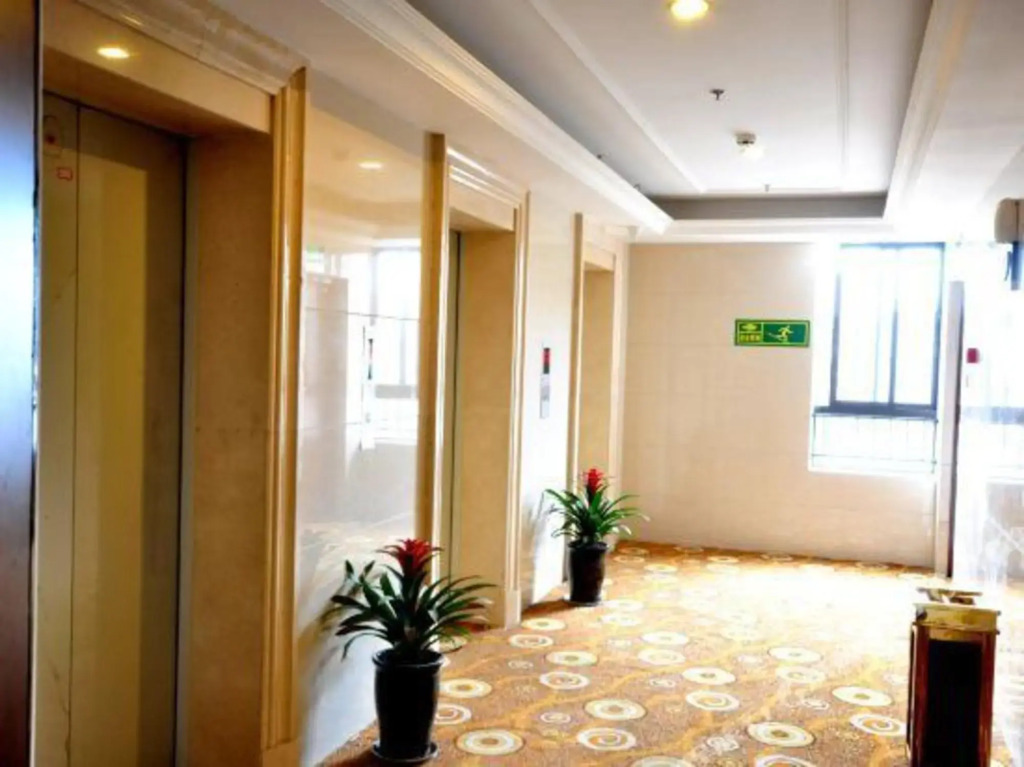 Xiangbin Holiday Hotel