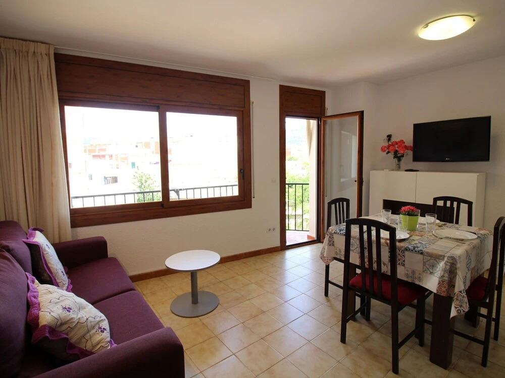 Cozy apartment on the sandy Nova beach in Roses, Spain