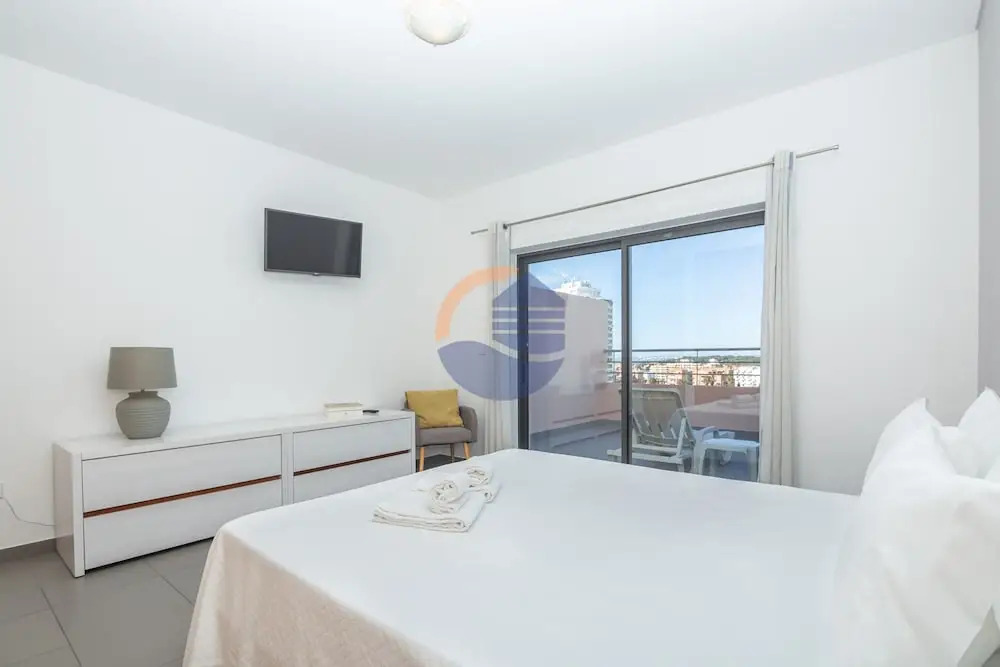 10 in Portim o With 1 Bedrooms and 1 Bathrooms