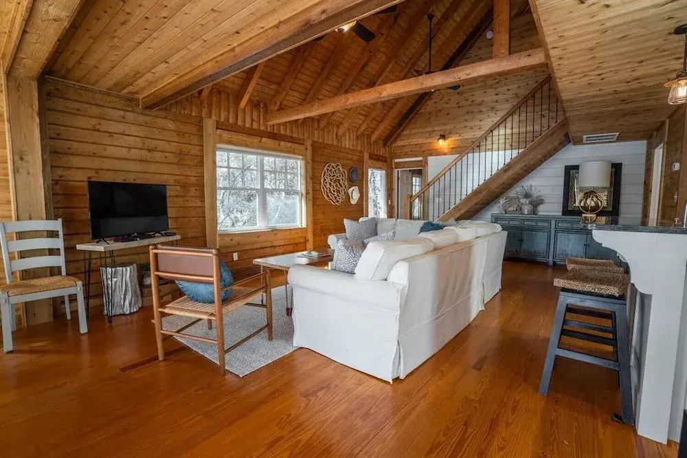 Camp Creek Cottage 4 Bedroom Home by RedAwning