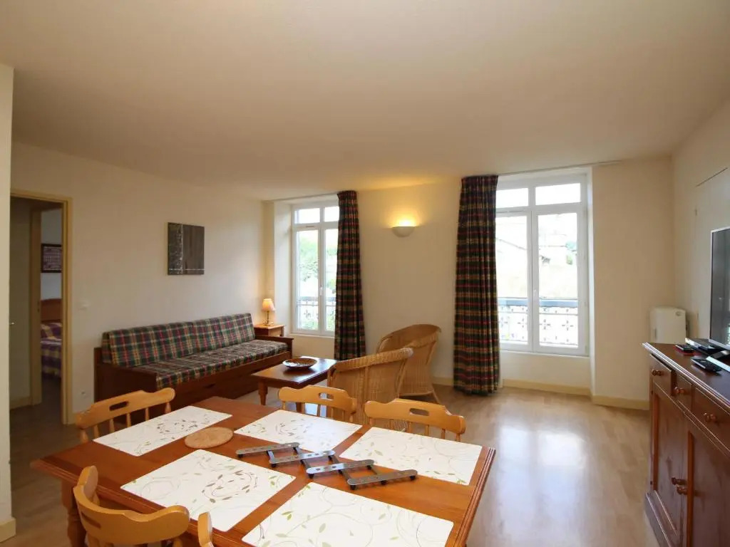 Appartement La Bourboule, 2 pièces, 5 personnes - FR-1-608-56