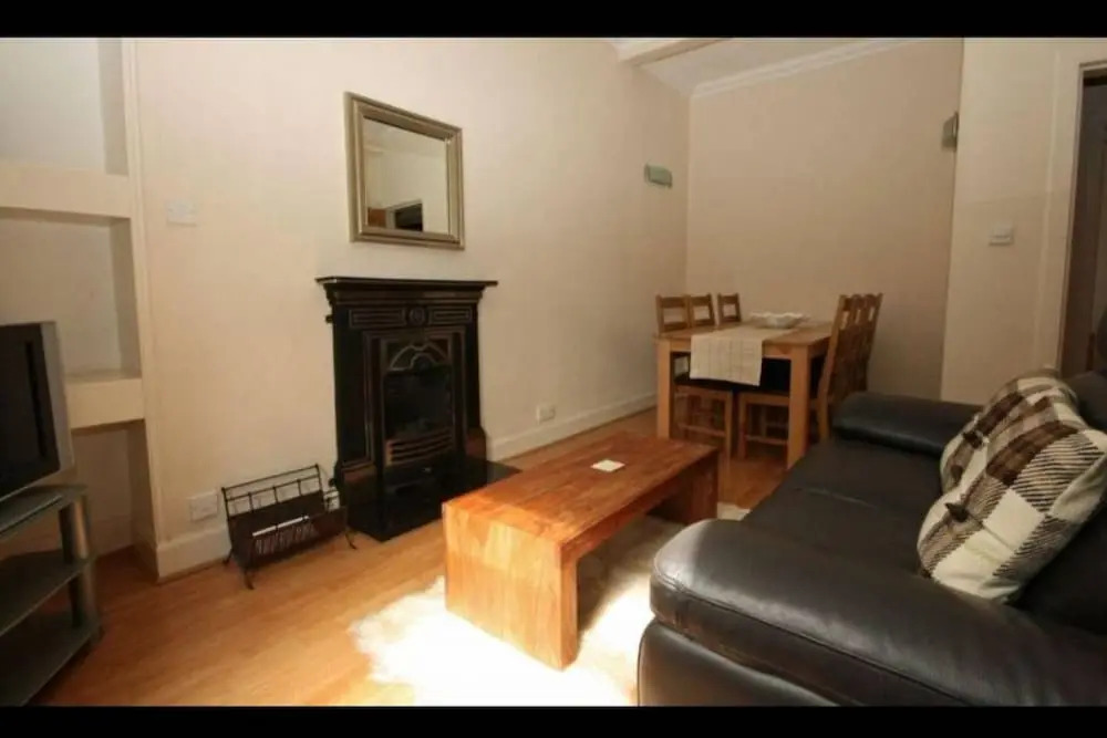 Central Waterfront Flat With Great Views