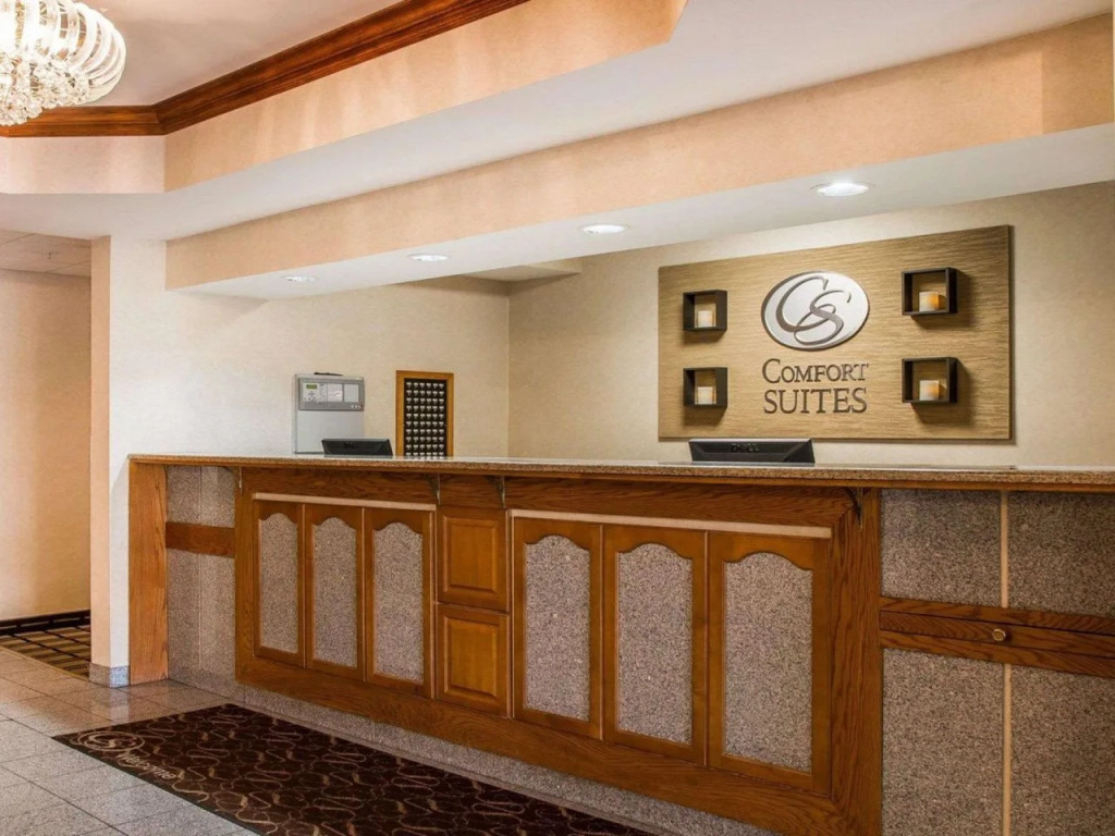 Comfort Suites South Haven near I-96