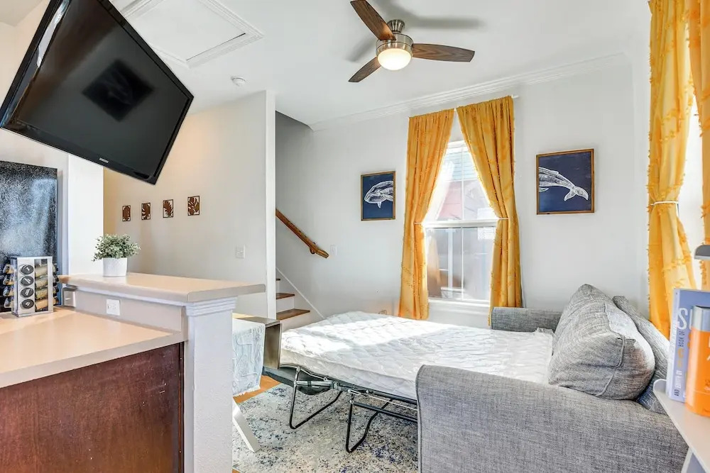 Walk to Beach: Family Home w/ Patio in Galveston