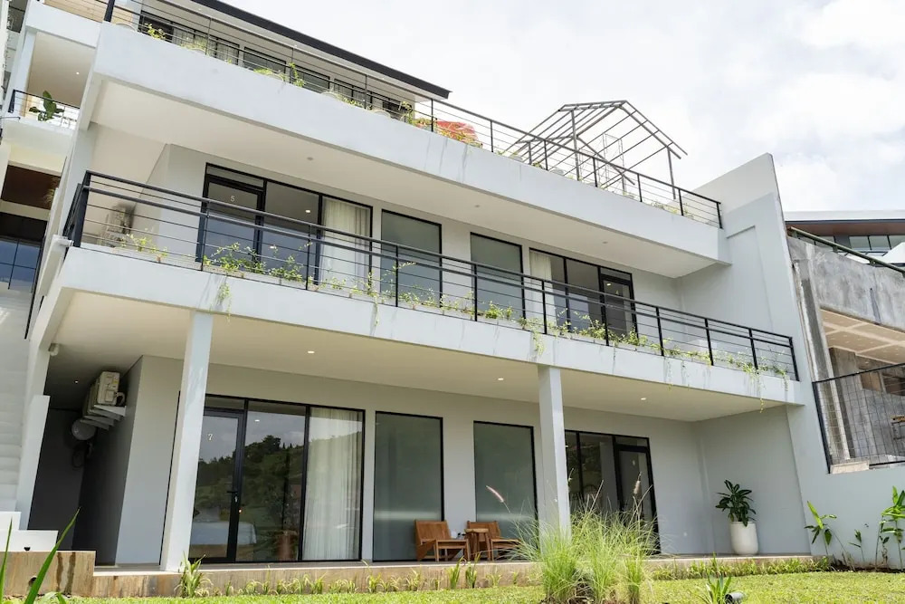 JadenHill CityView 8BR Villa Heated Pool+Movieroom