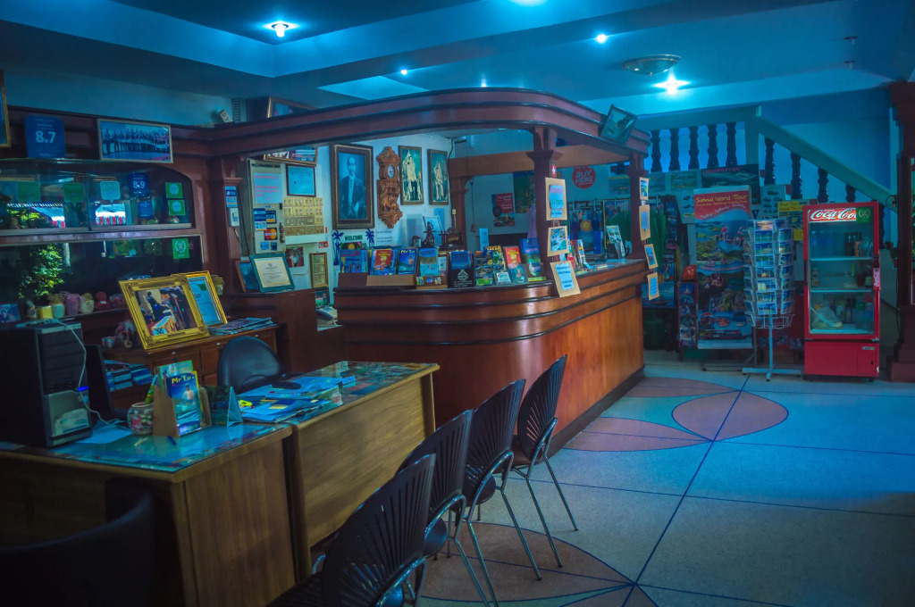 Bonny Hotel 4 Floors No Elevator 8AM-9PM