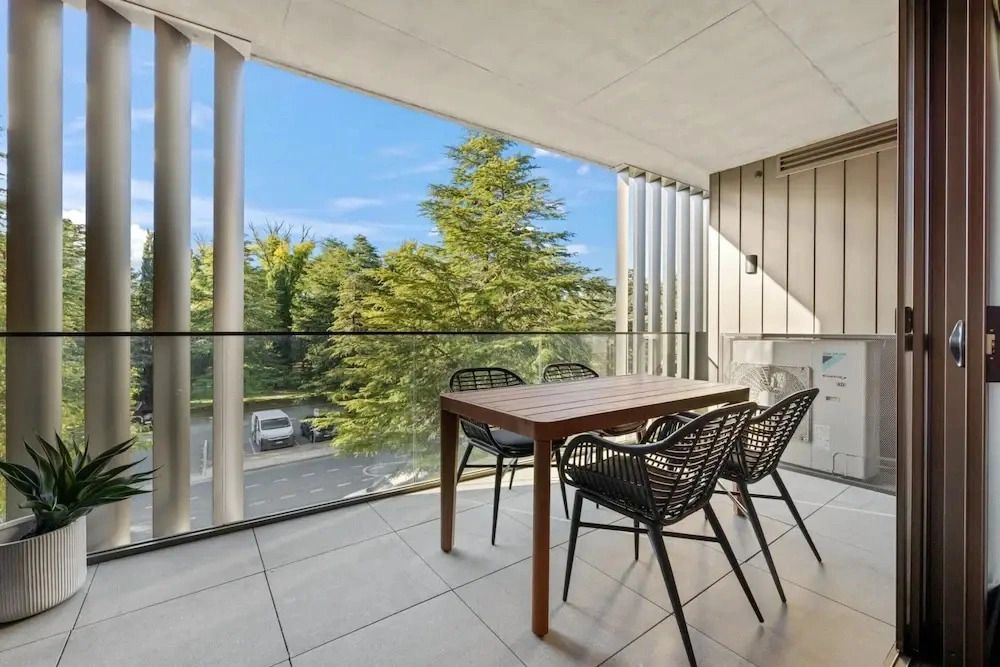 Luxe 2-bed Inner-city Abode With Alfresco Dining