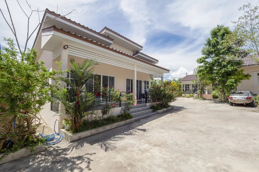 Home And Garden Resort by Oyo Rooms