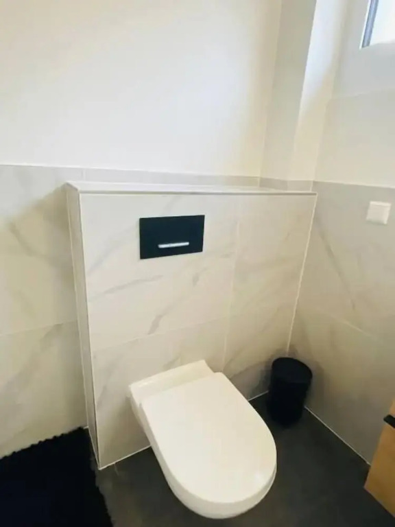 3 bedrooms in Center Terrace & Parking