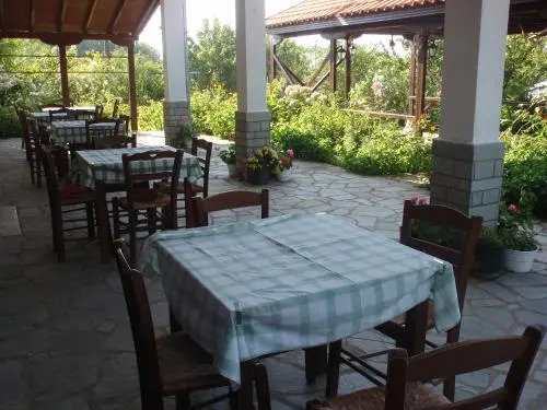 Meraklis Rooms