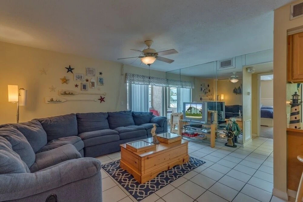 Anchors Away 1 Bedroom Condo by Redawning