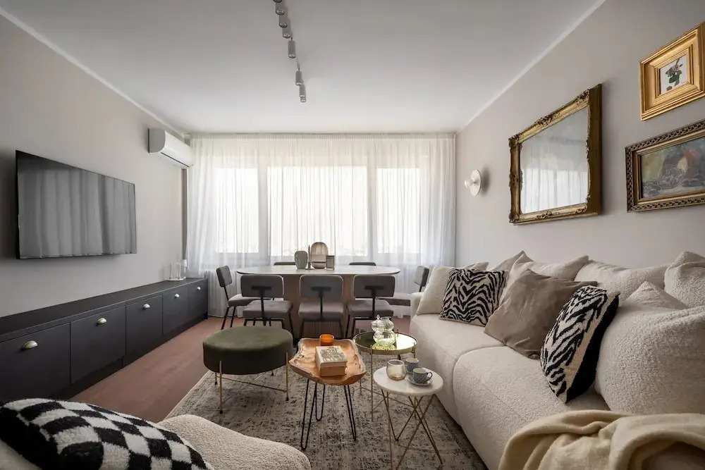 Views of all the Palaces 2BR Stunner