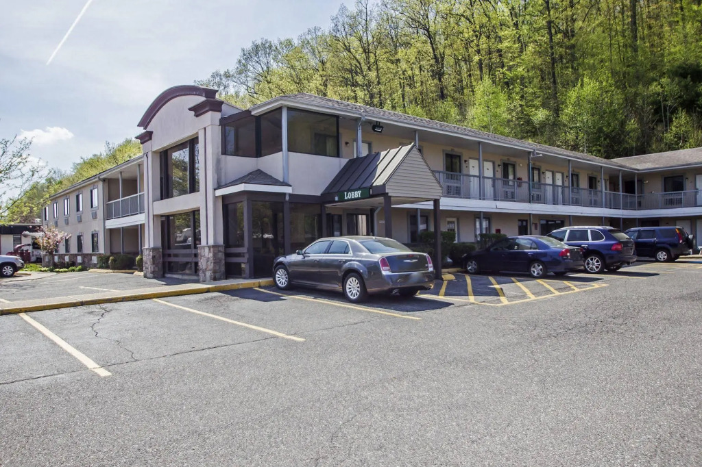 Rodeway Inn & Suites